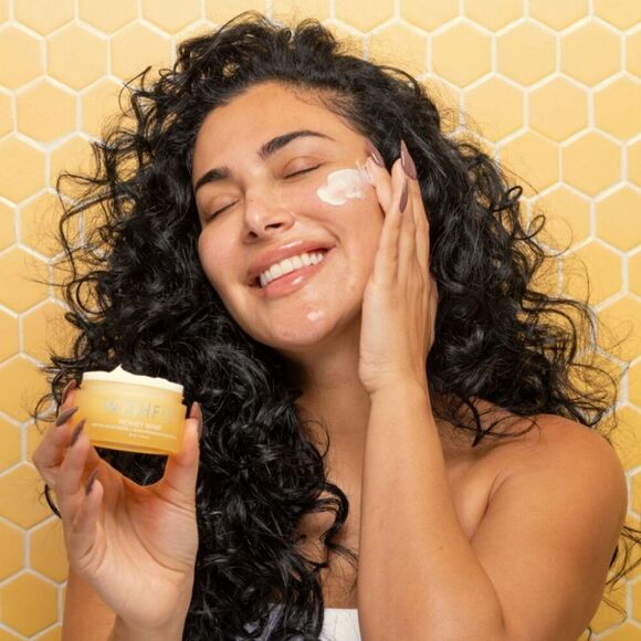 HUDA BEAUTY Wishful Honey whip Moisturizer, Silk Balm And Yo Glow Set - Picture 11 of 15